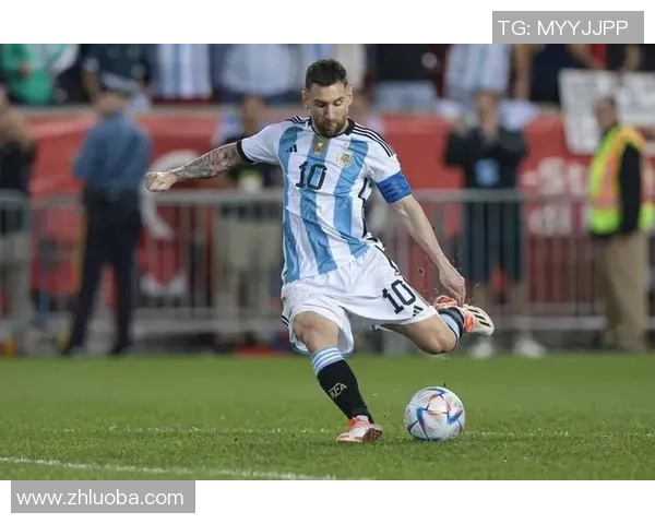 足球明星后卫的精彩瞬间展现他们在赛场上的英勇与风采