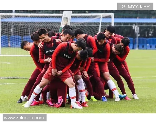 足球明星肌肉图片大汇总展现运动员力量与魅力的完美结合